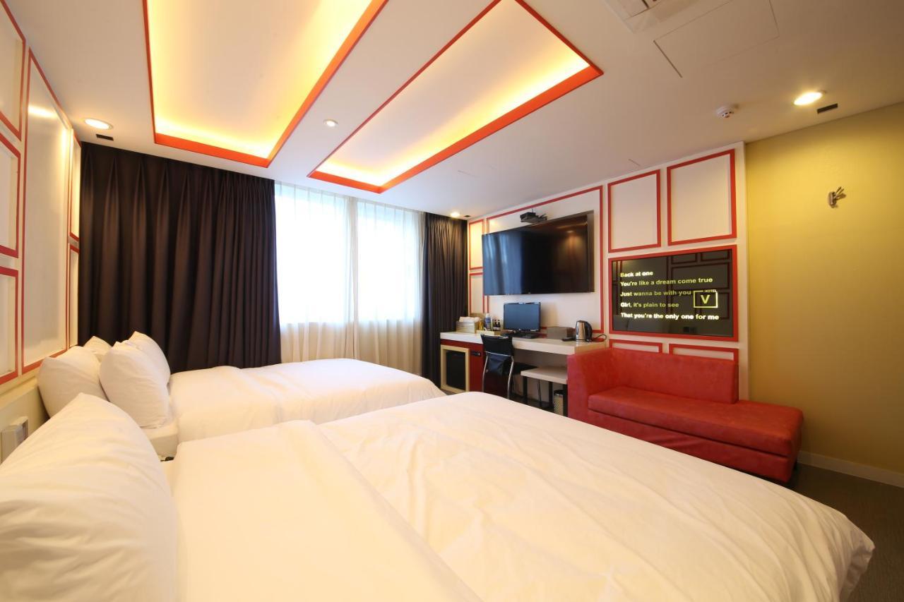 Moonbay Hotel *
