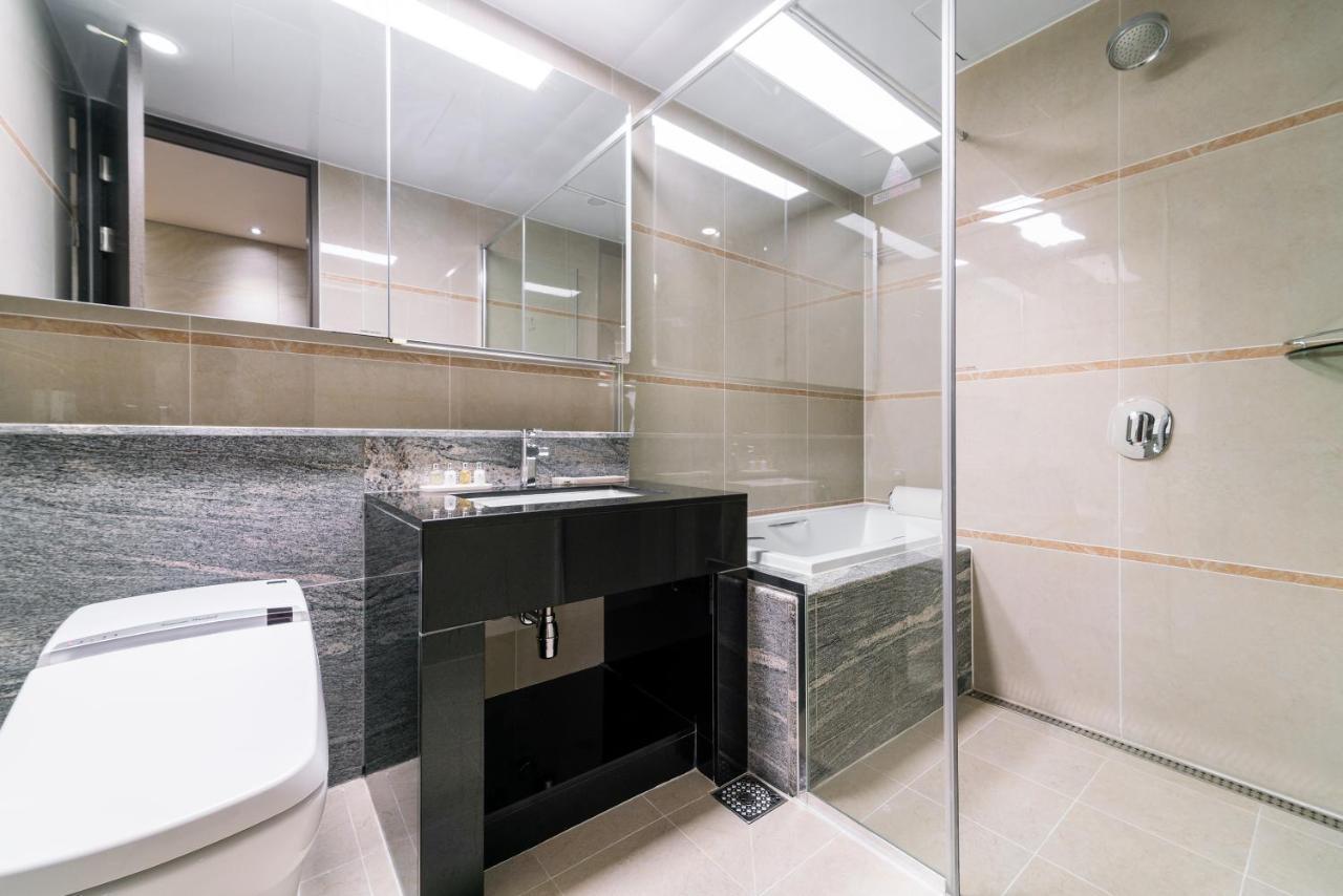 Le Collective Station Apartment *