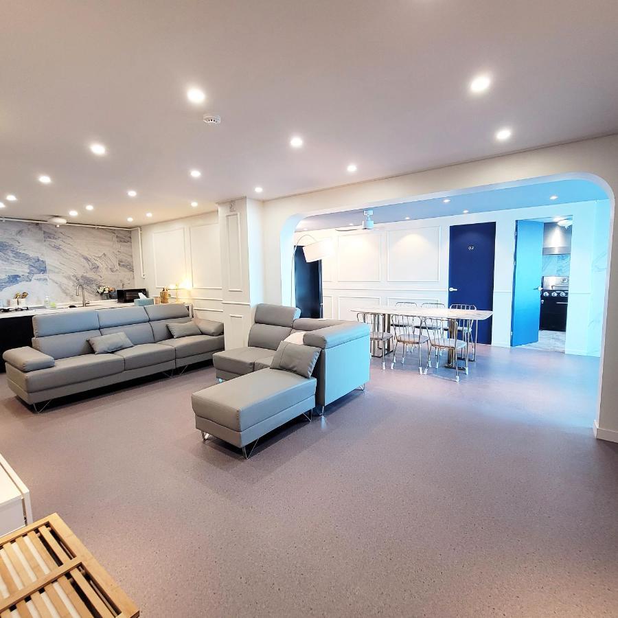 Apartment J Pent House