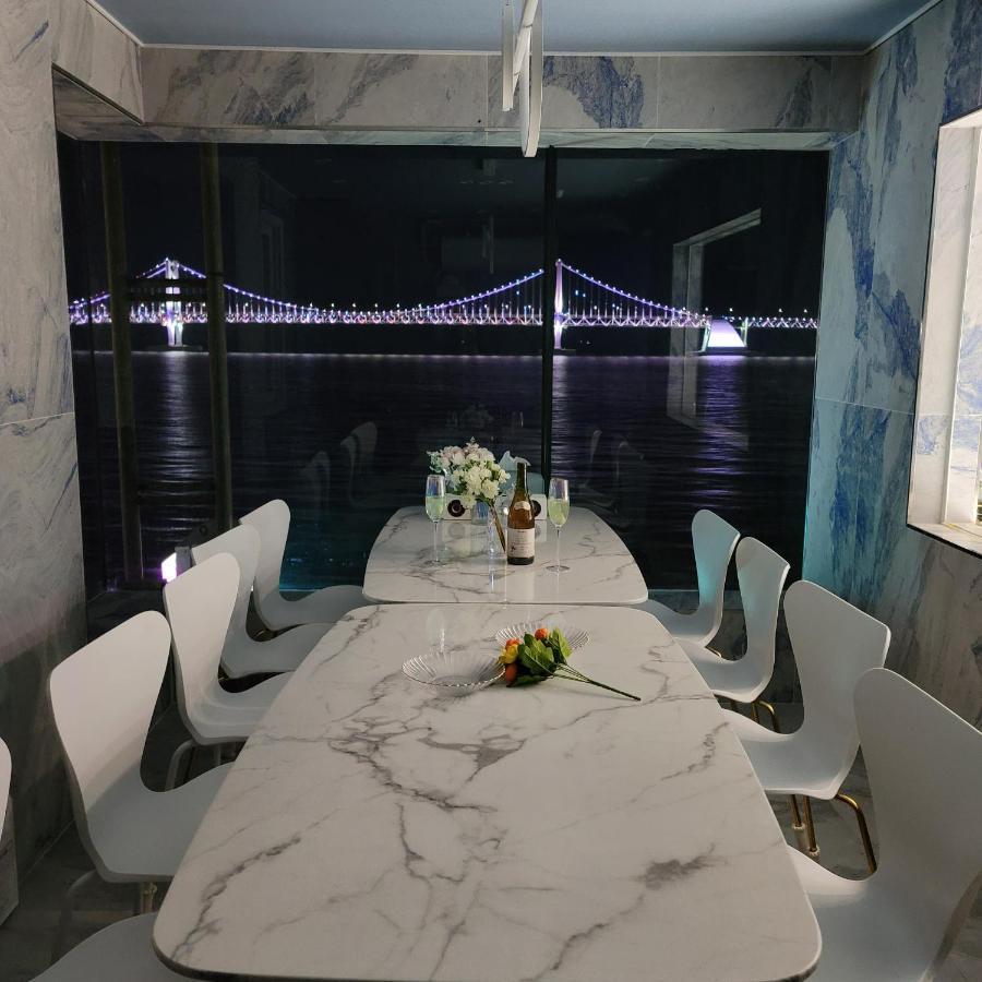 Apartment J Pent House
