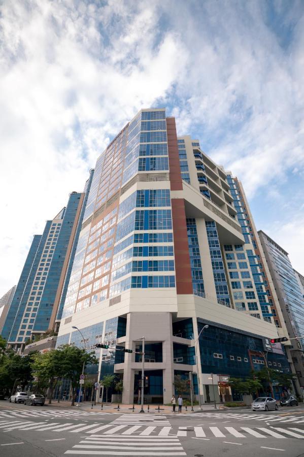 Centum Suitehotel Khách sạn 3*