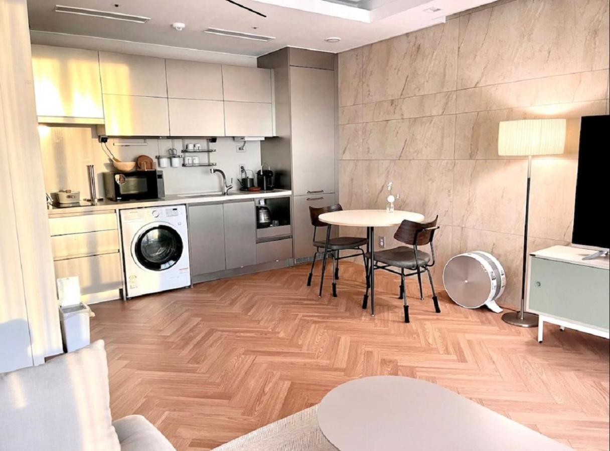 Apartment G7 Station *