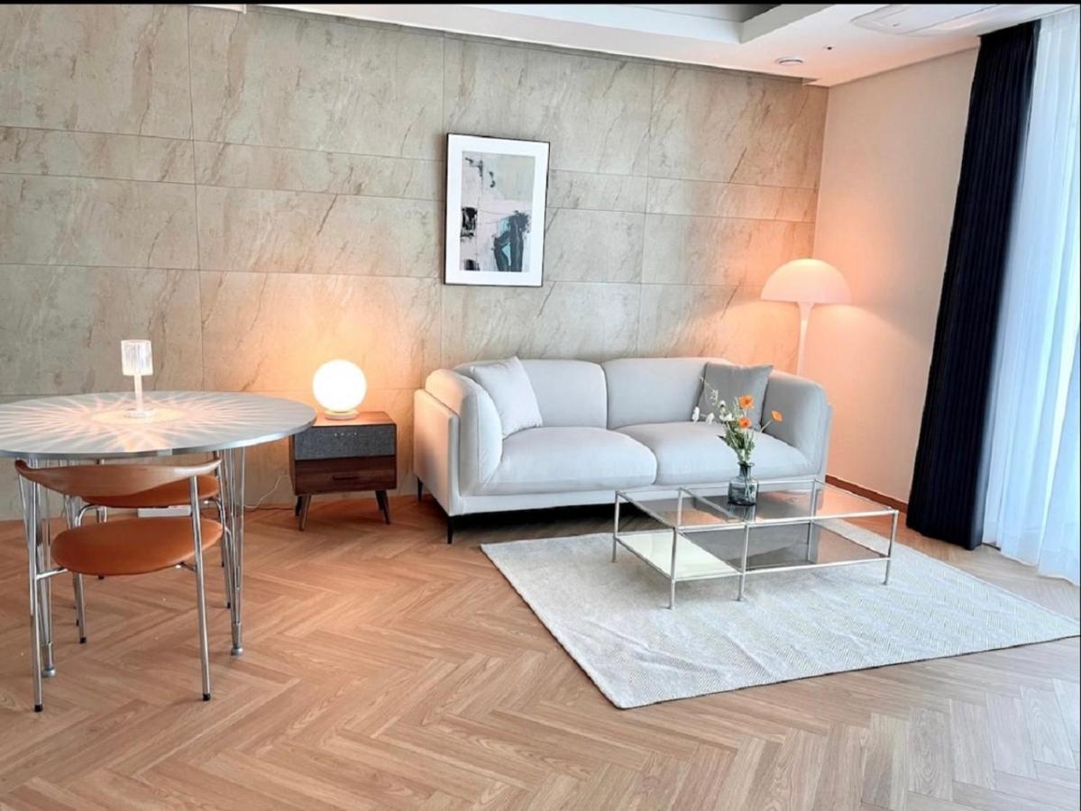 G7 Station Apartment *