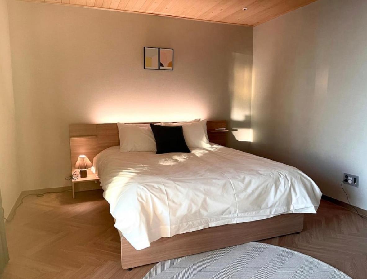 G7 Station Apartment