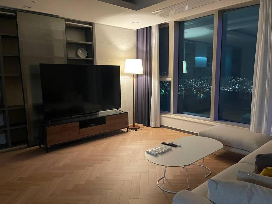 G7 Station Apartment