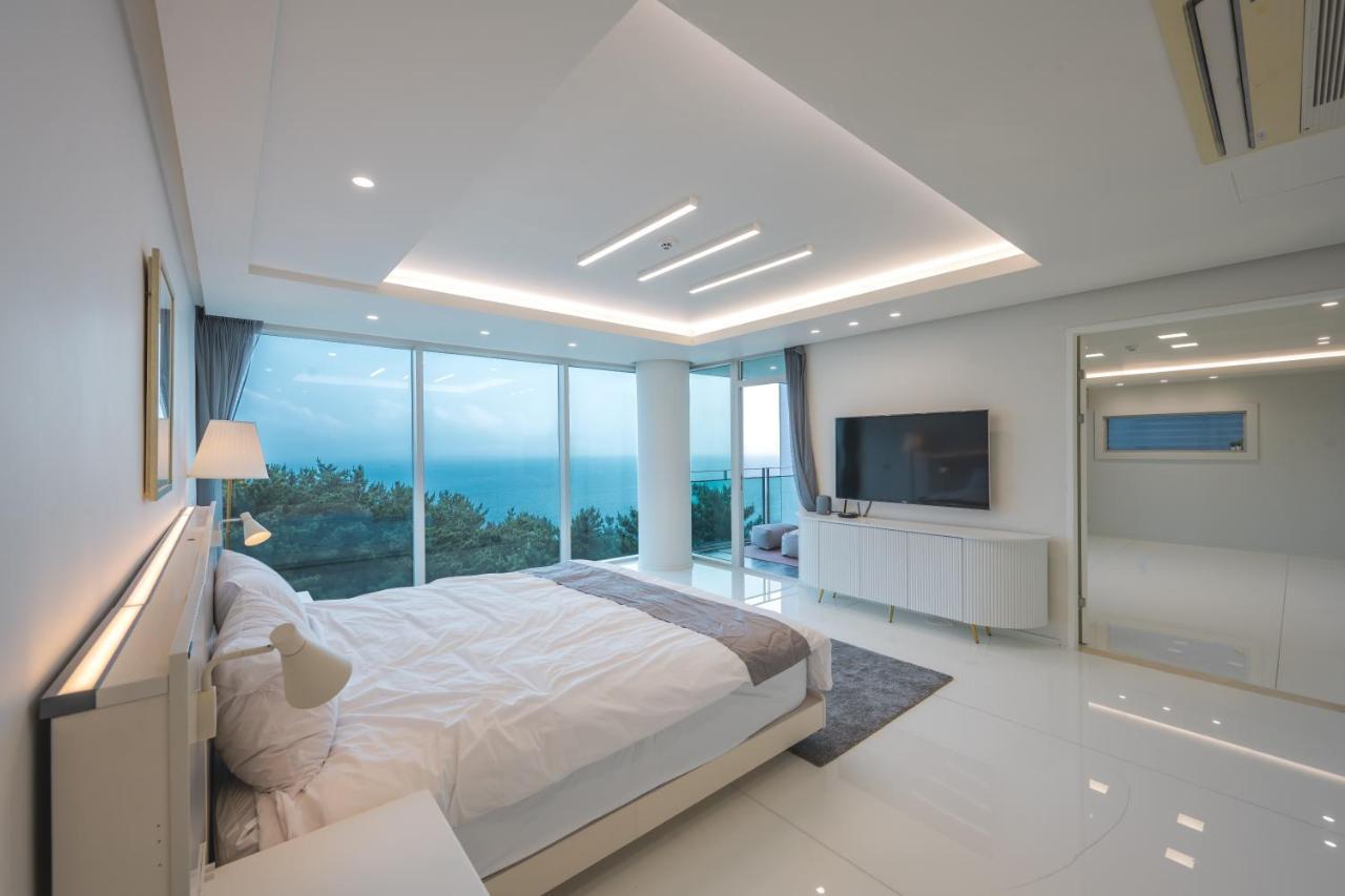 500m2 Ocean View Private Let House