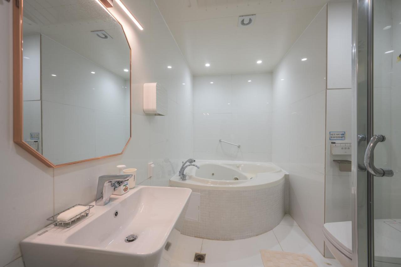 500m2 Ocean View Private Let House *