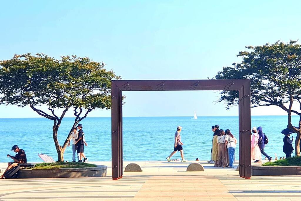 Haeundai Beach 1 Cho