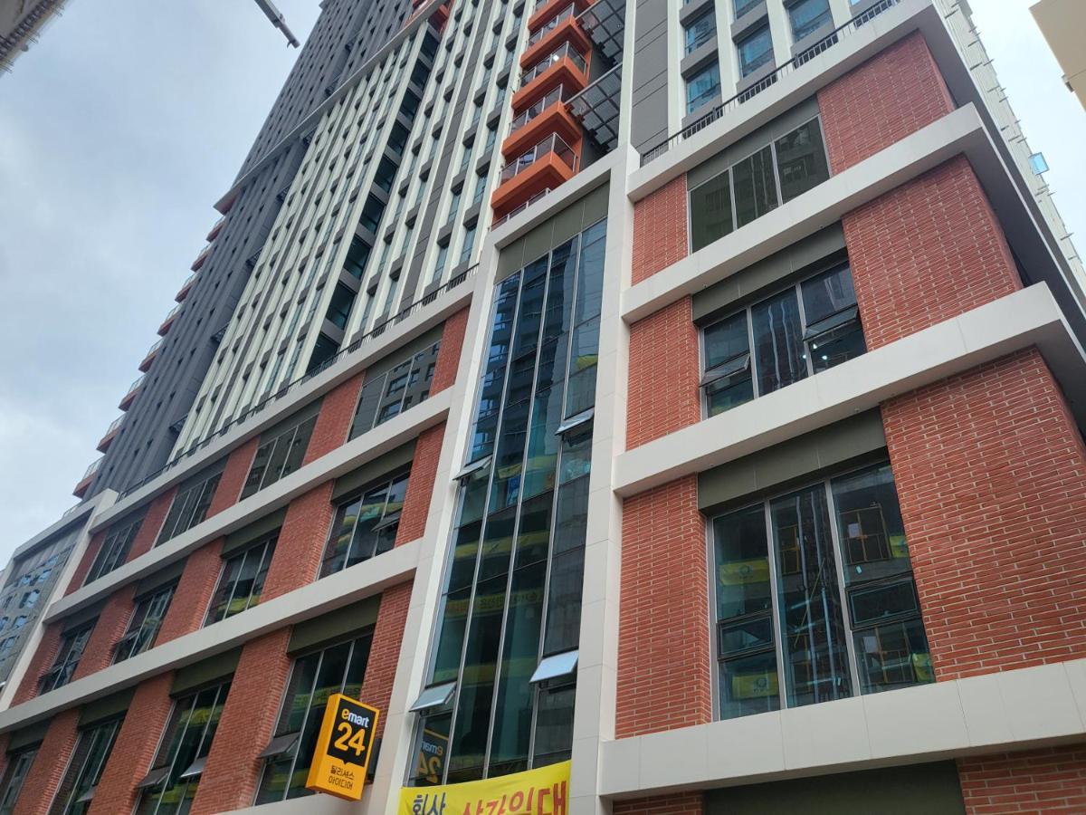 Family & Arbol Apartment Busan