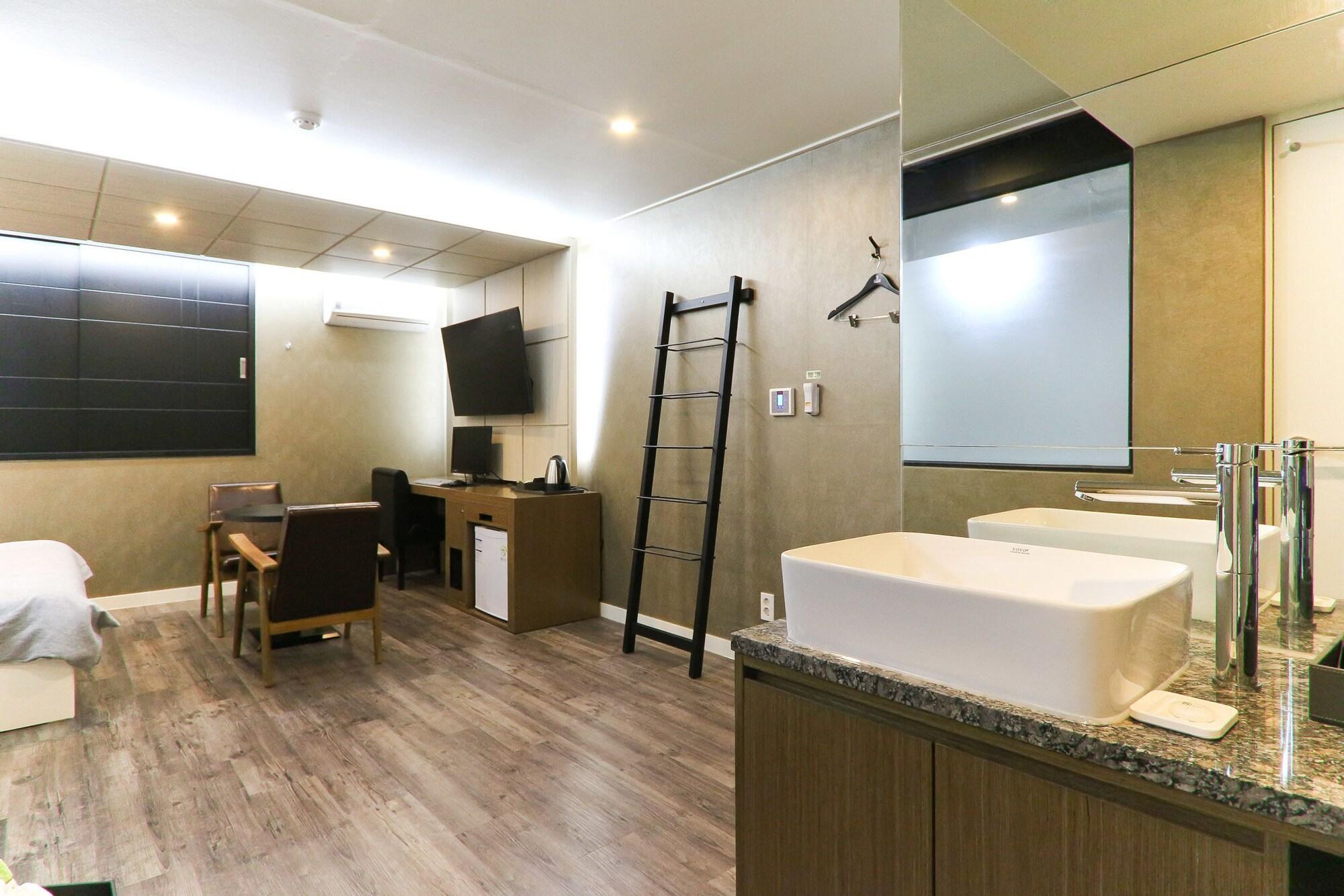Louis Hotel Busan