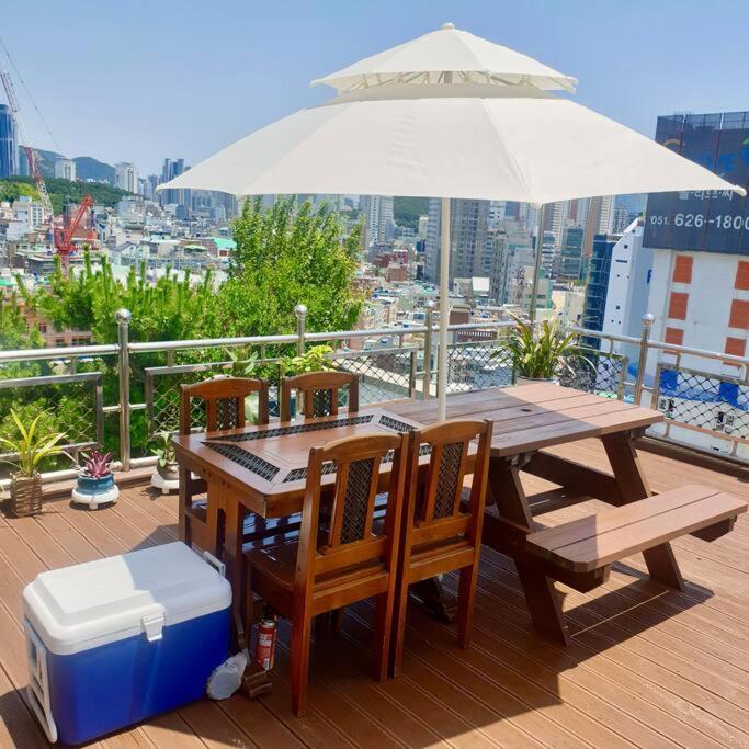 Pousada Penthouse Gwangan Located Main Enterance Of The Beach! Free Parking & Bbq With Amazing Patio!