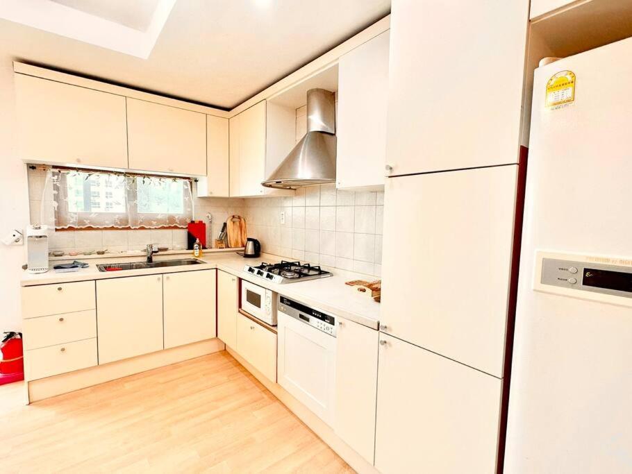 Penthouse Gwangan Located Main Enterance Of The Beach! Free Parking & Bbq With Amazing Patio! *