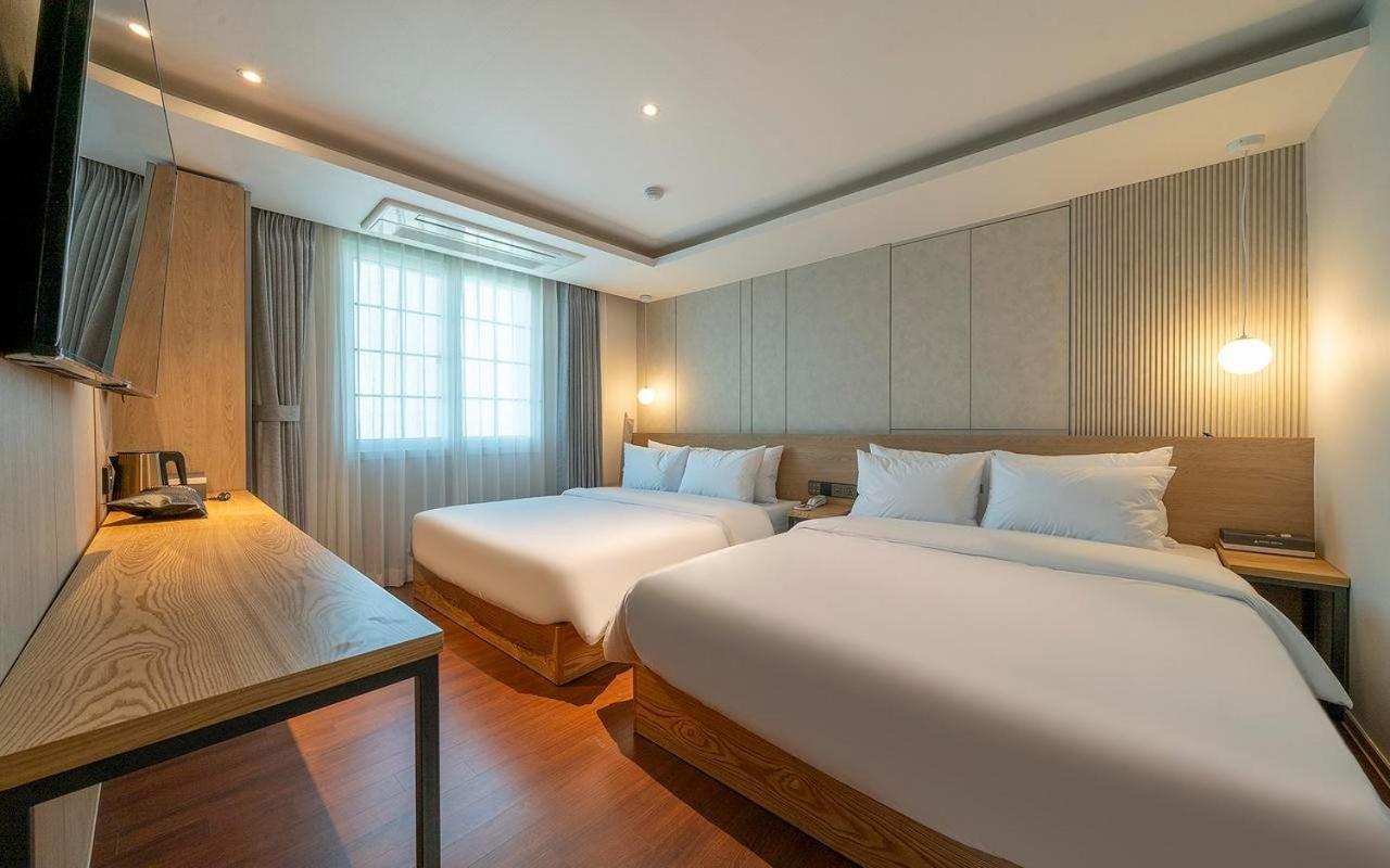 Hotel Adena *