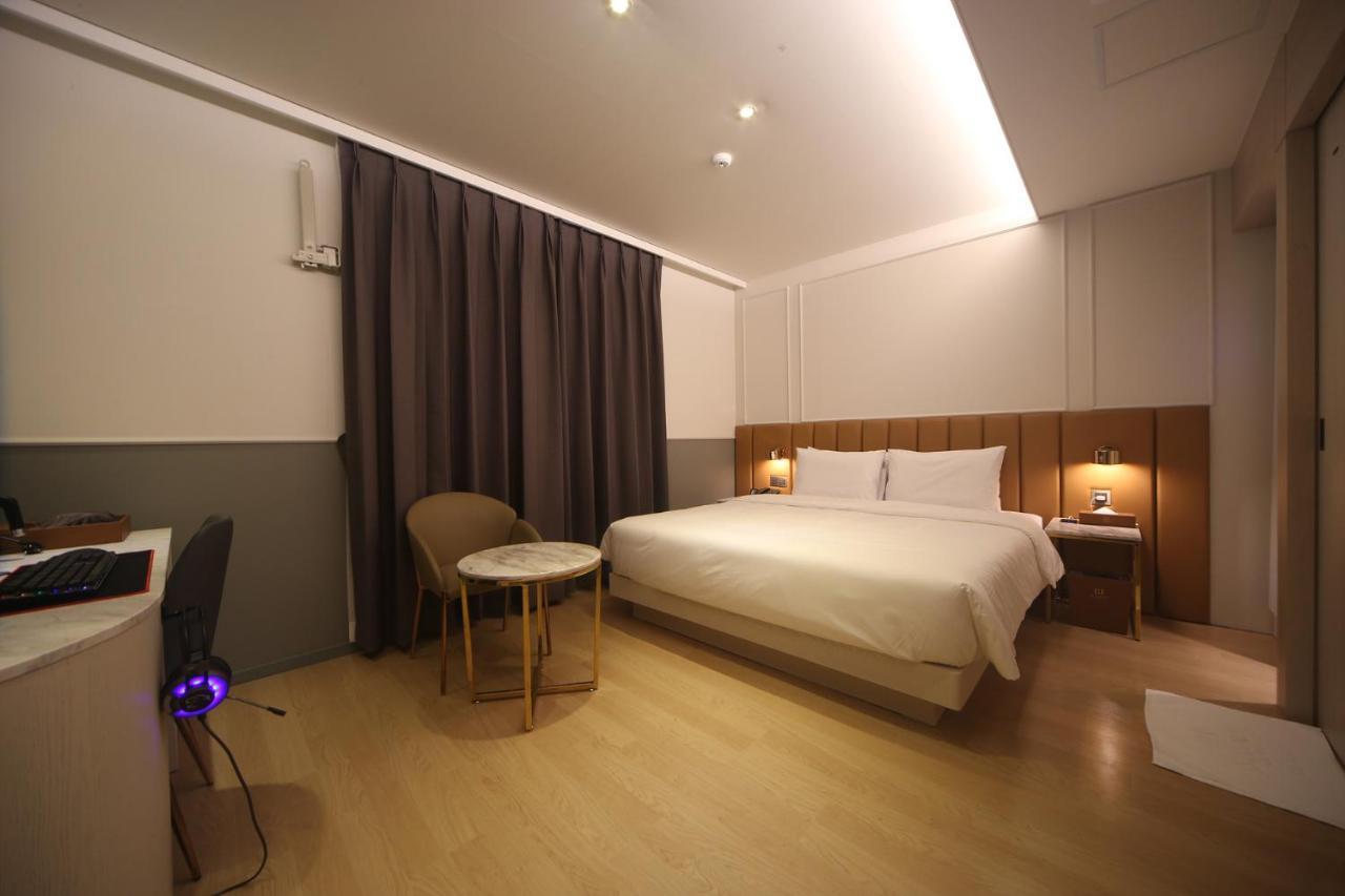 H Avenue Minam