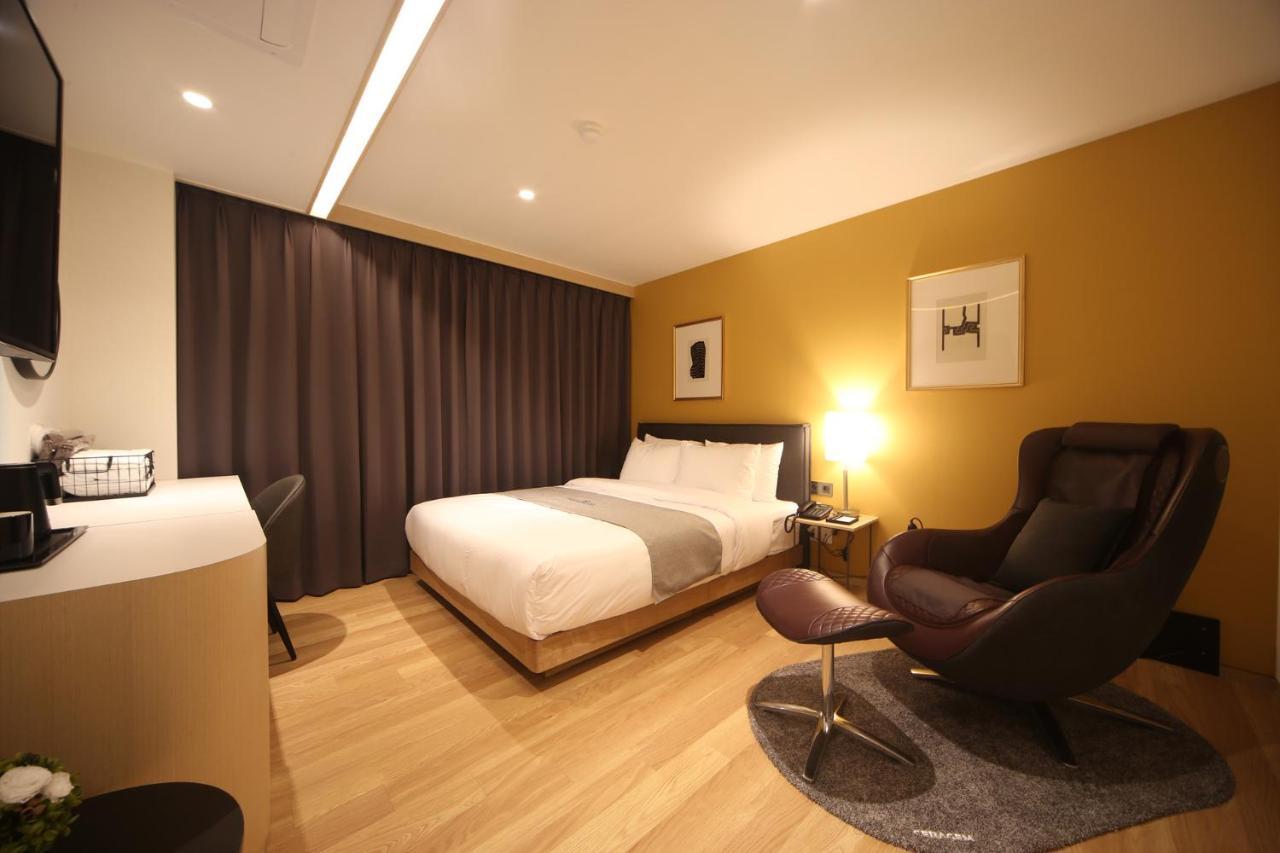 Hotel Dongnae Hound Hotel Sajik Minam Station