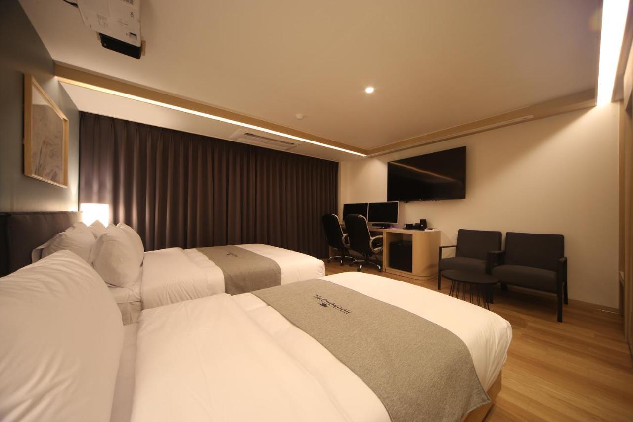 Dongnae Hound Hotel Sajik Minam Station *