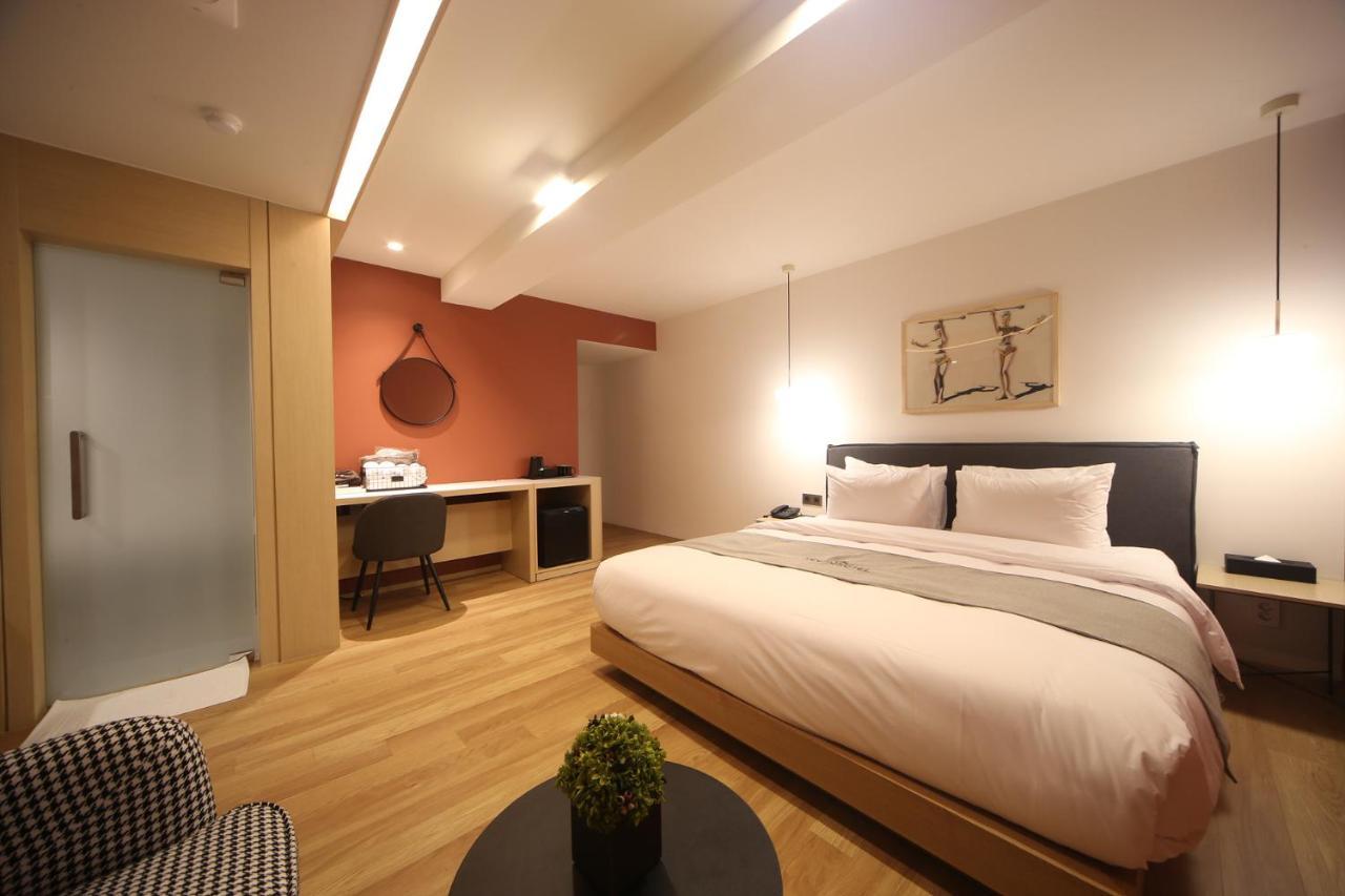 Dongnae Hound Hotel Sajik Minam Station *