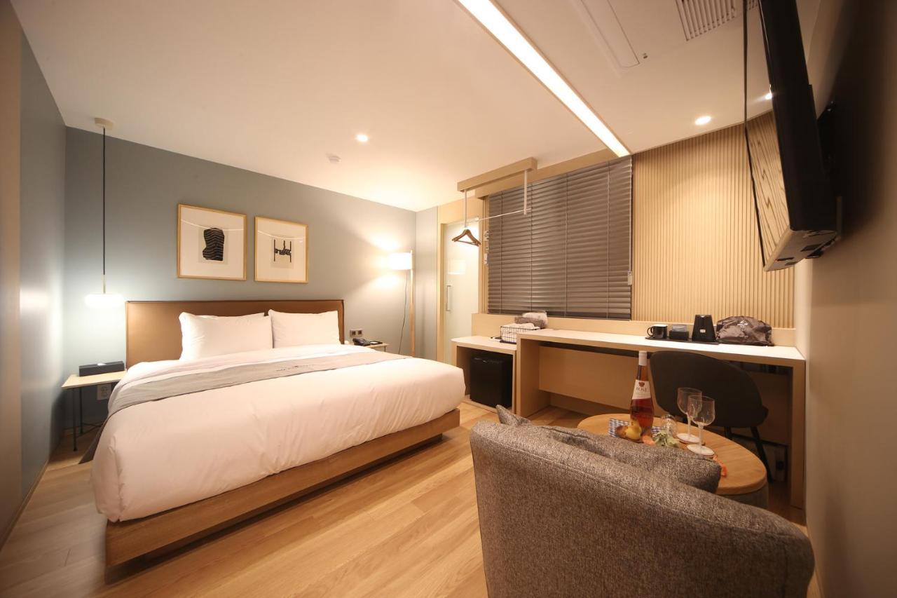 Dongnae Hound Hotel Sajik Minam Station Hotel