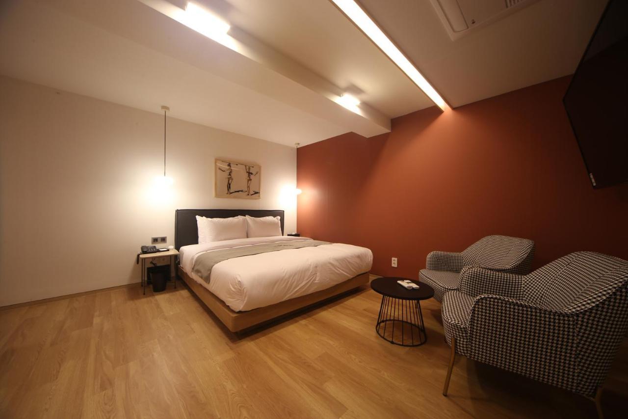 Dongnae Hound Hotel Sajik Minam Station *