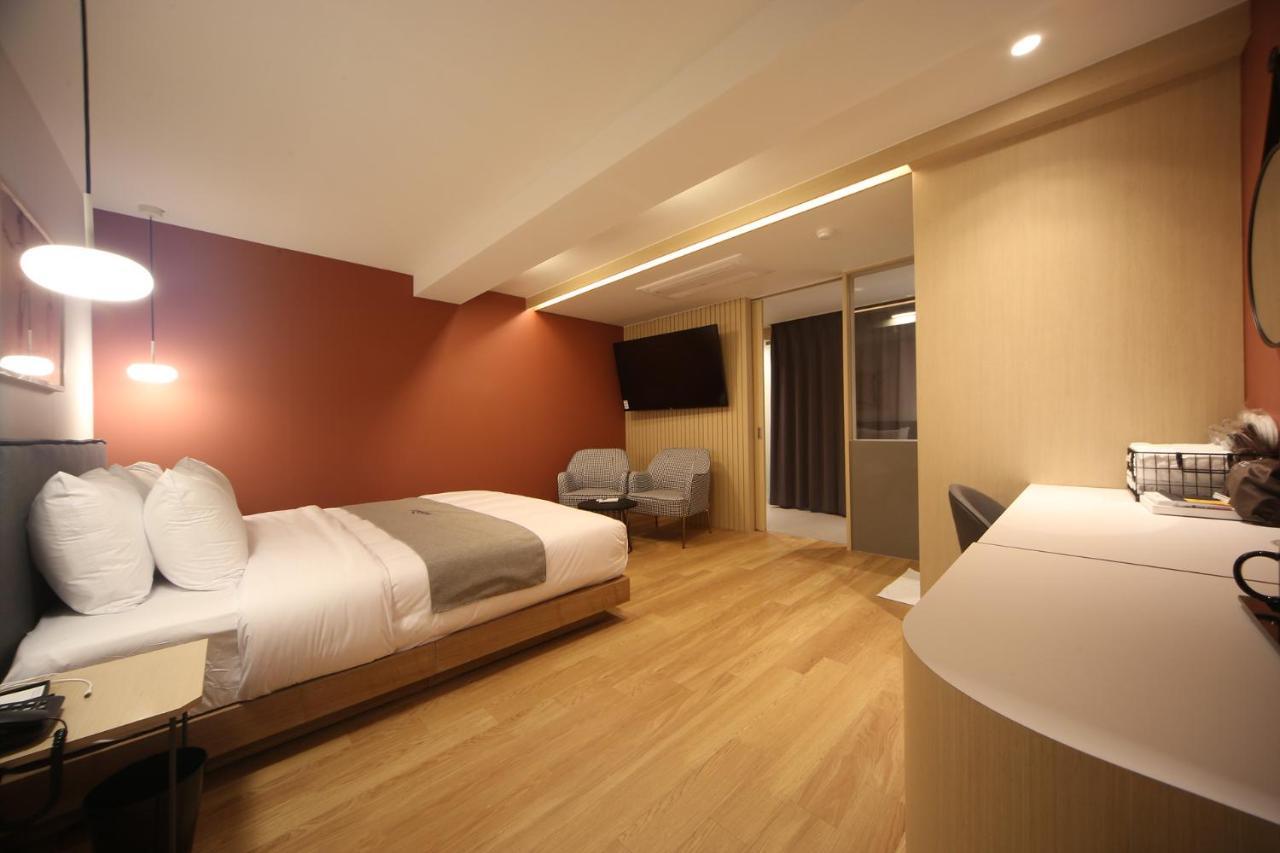 Dongnae Hound Hotel Sajik Minam Station