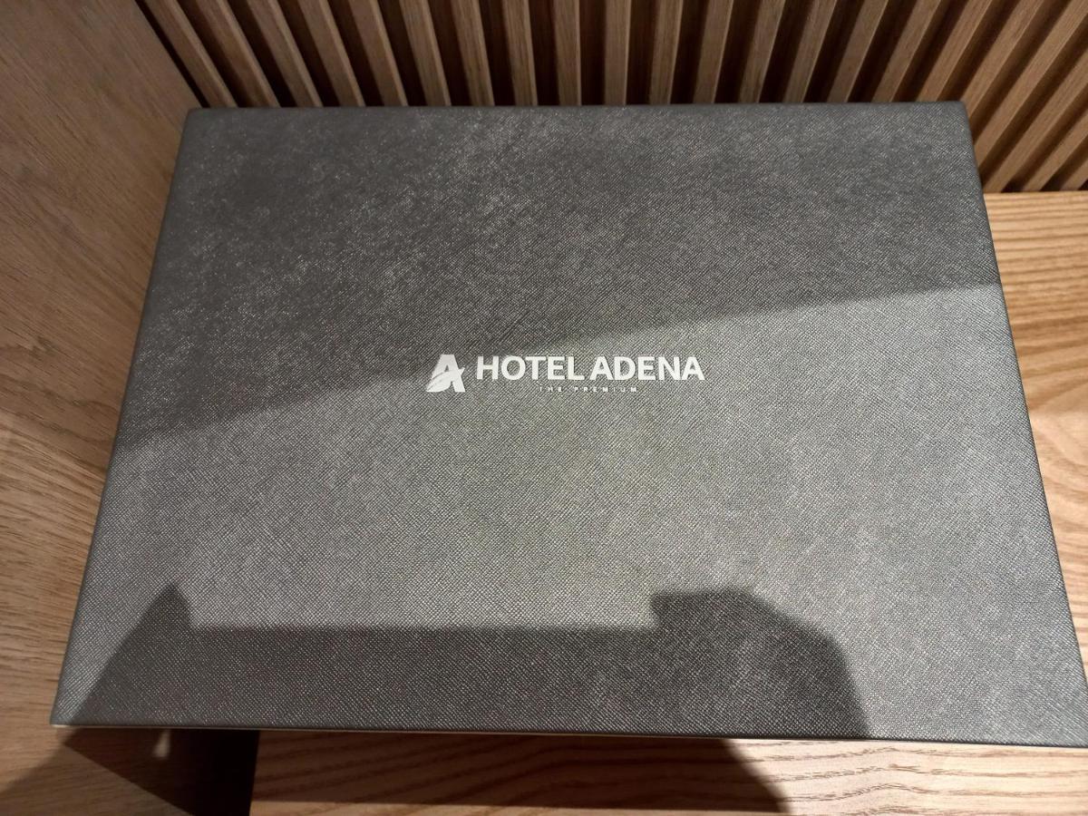 Adena *
