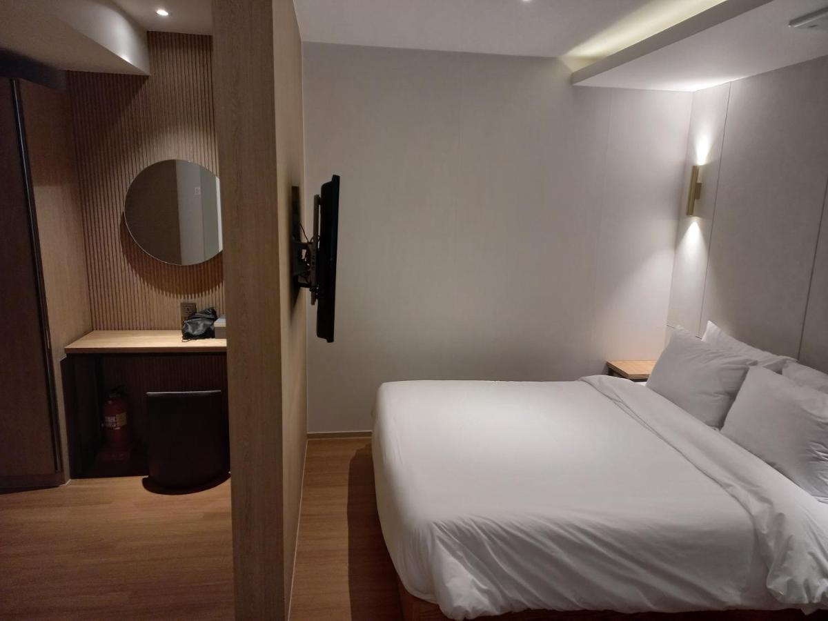 Hotel Adena