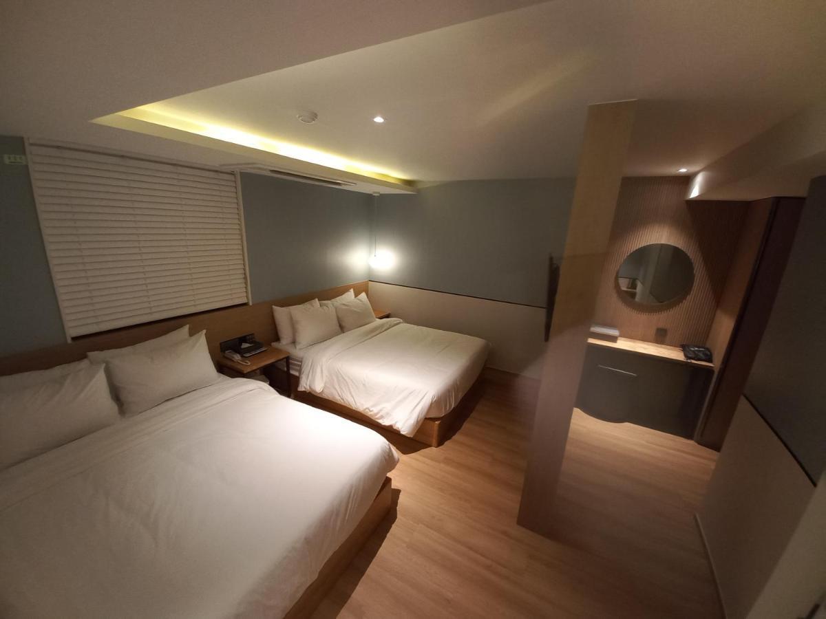 Hotel Adena