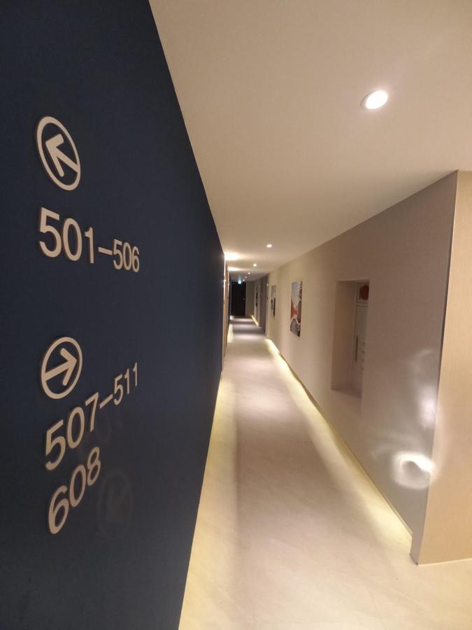 Adena Hotel *