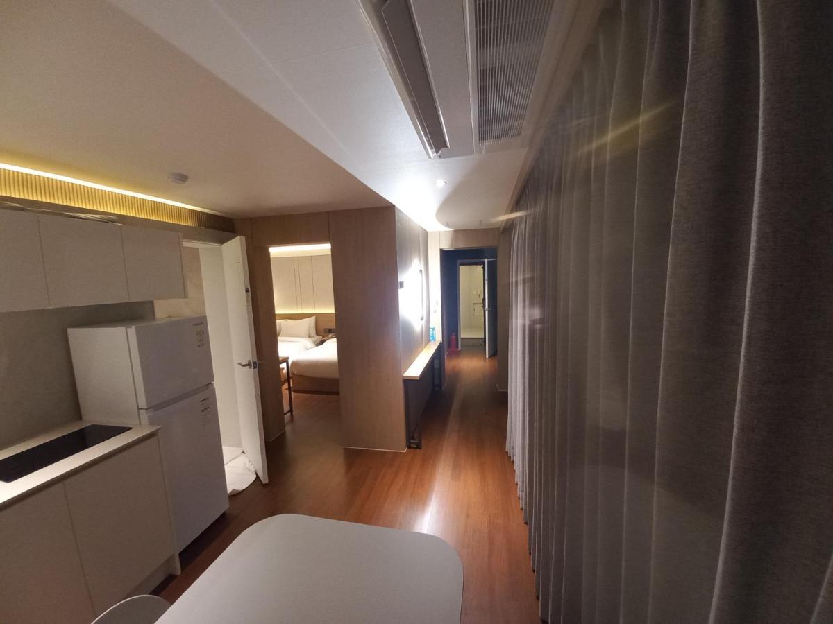 Hotel Adena *