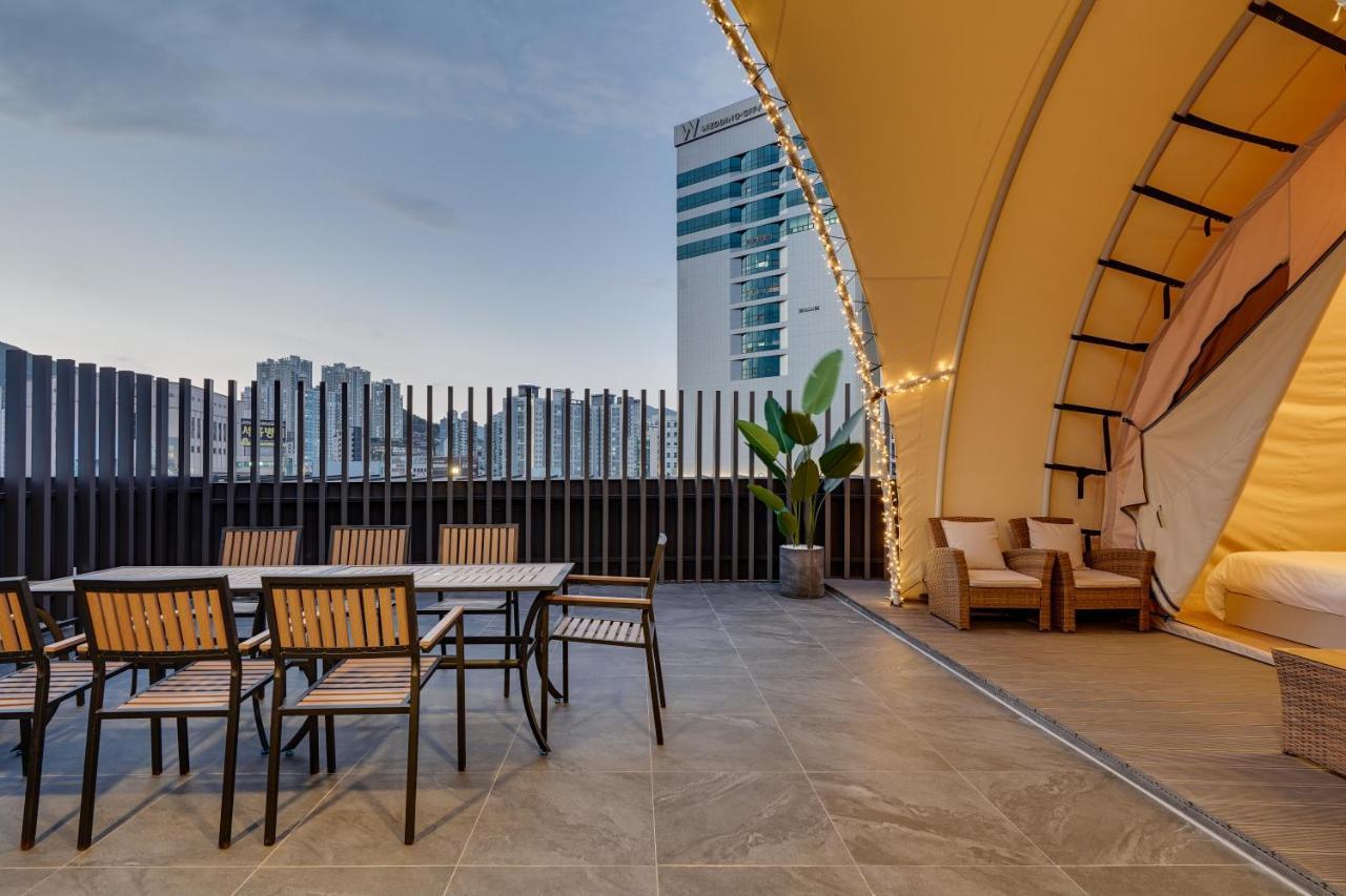 Two H Hotel
