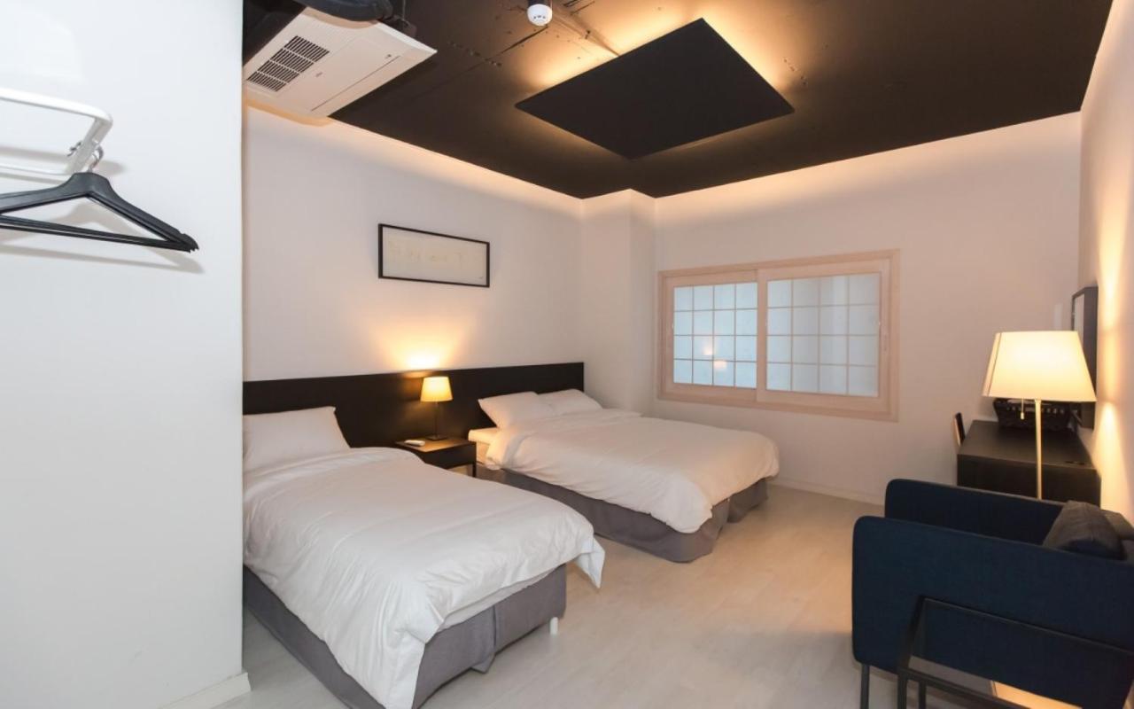 Hostel Canvas Black *