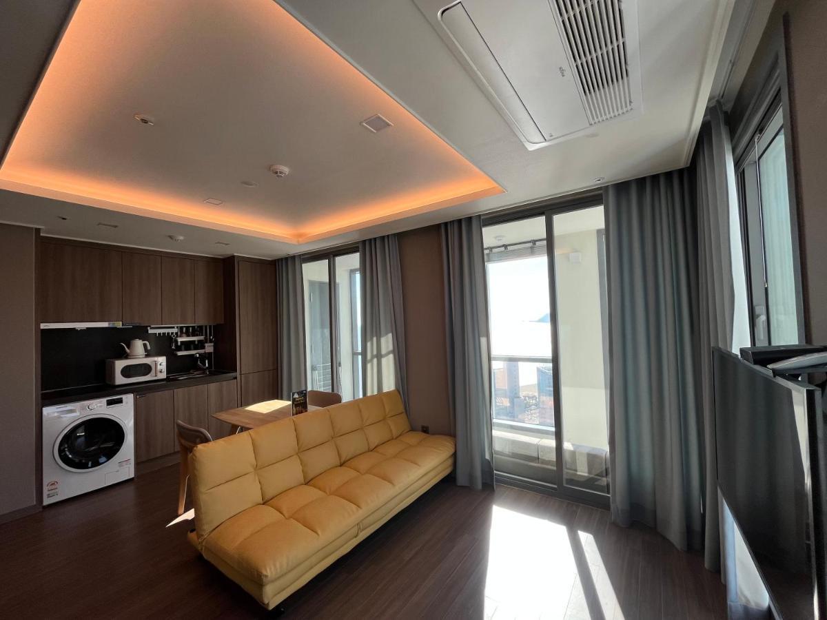 Cheulgu's In Haeundae Apartment *