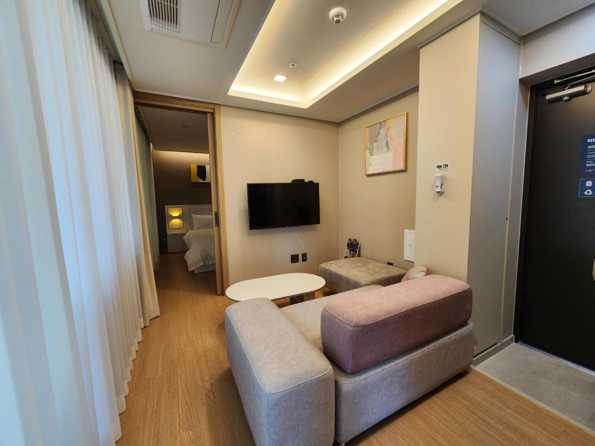 Cheulgu's In Haeundae Apartment *