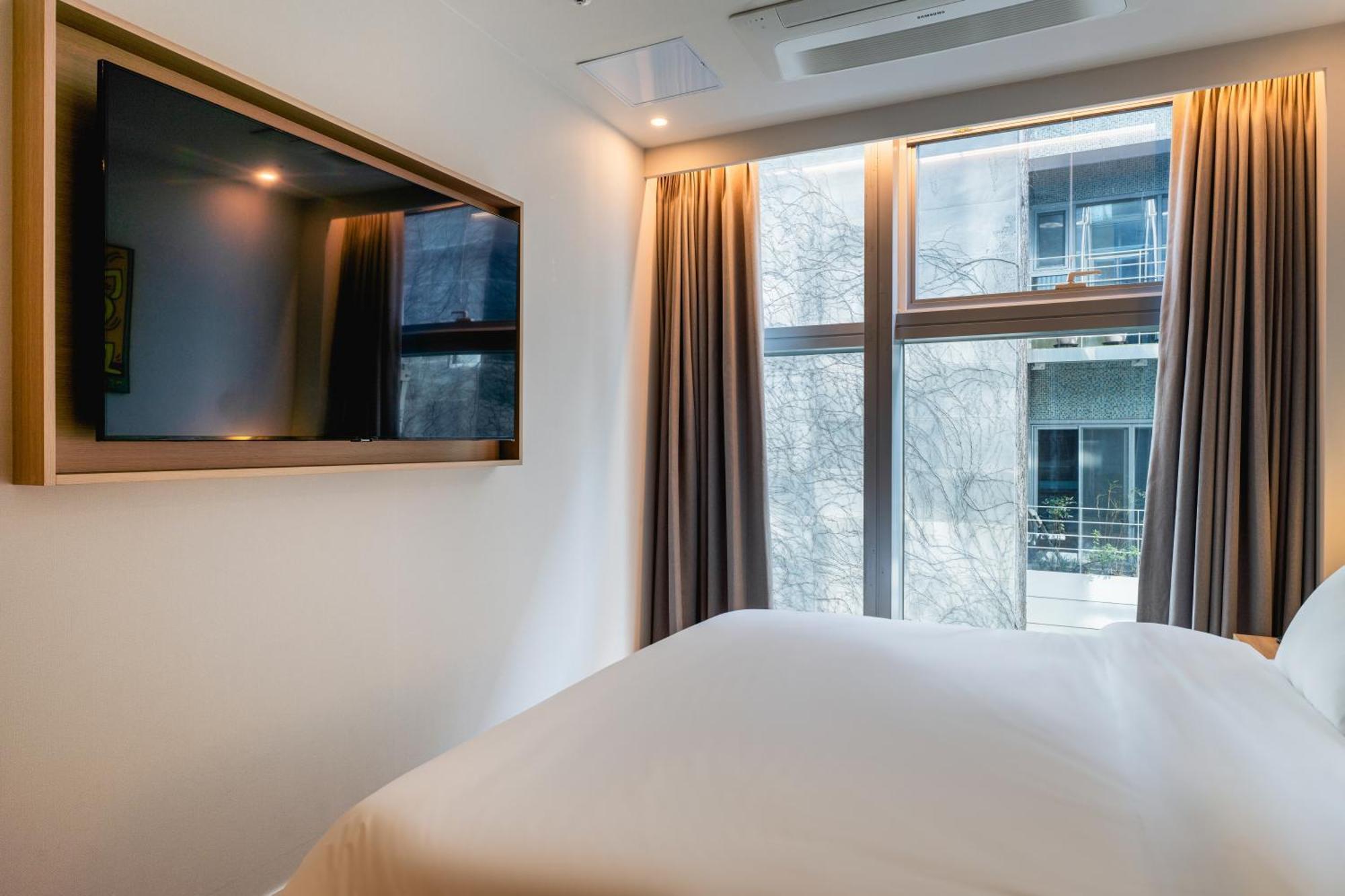 Gray 193 Hotel