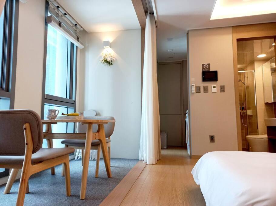 Khách sạn hẻo lánh Mansion216, Haeundae Beach's New Is 2 Minutes Away From Haeundae Station And Offers Luggage Storage Service And Early Check-in, 31st Floor View