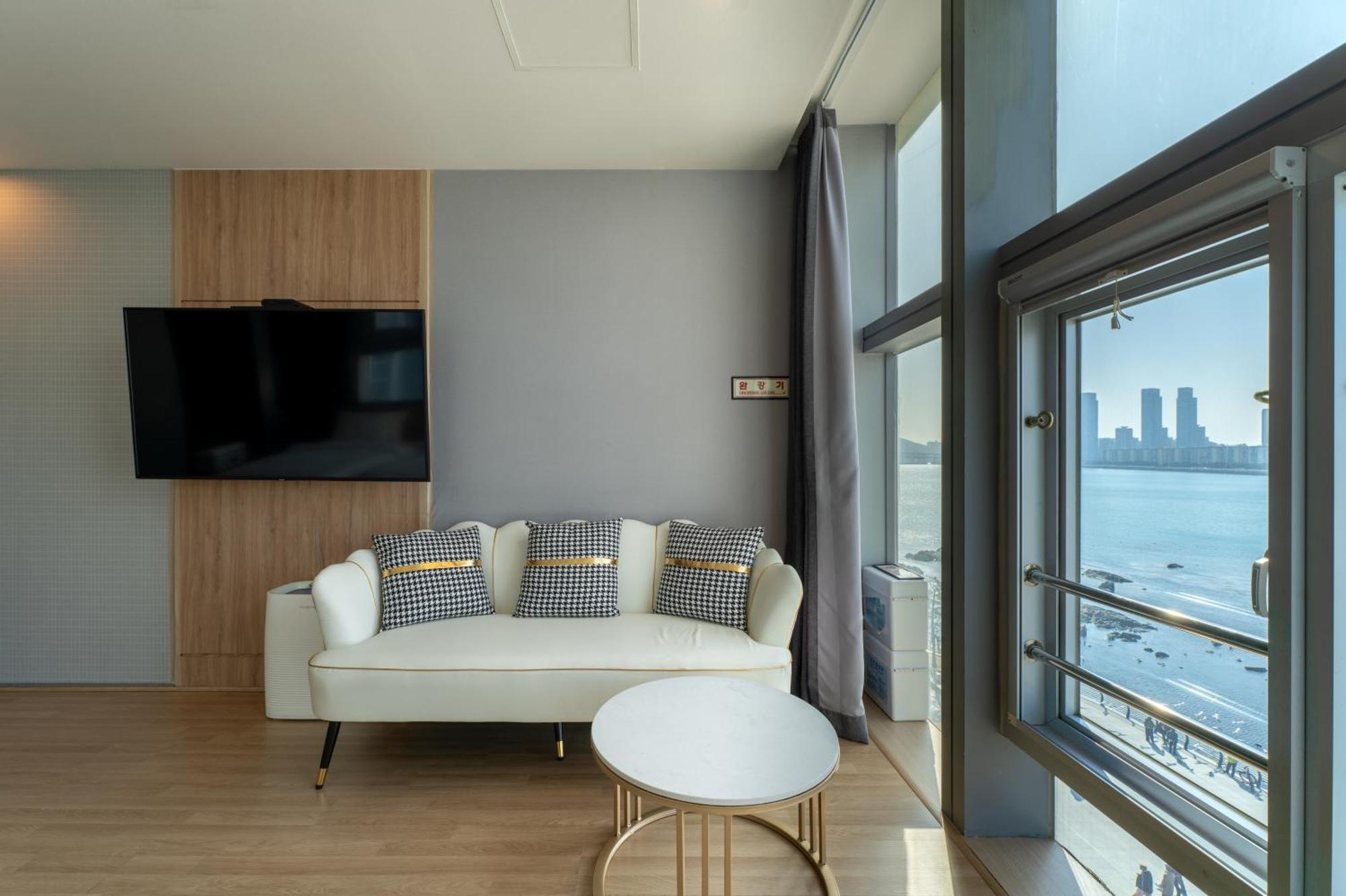 Gray 193 Hotel 2*