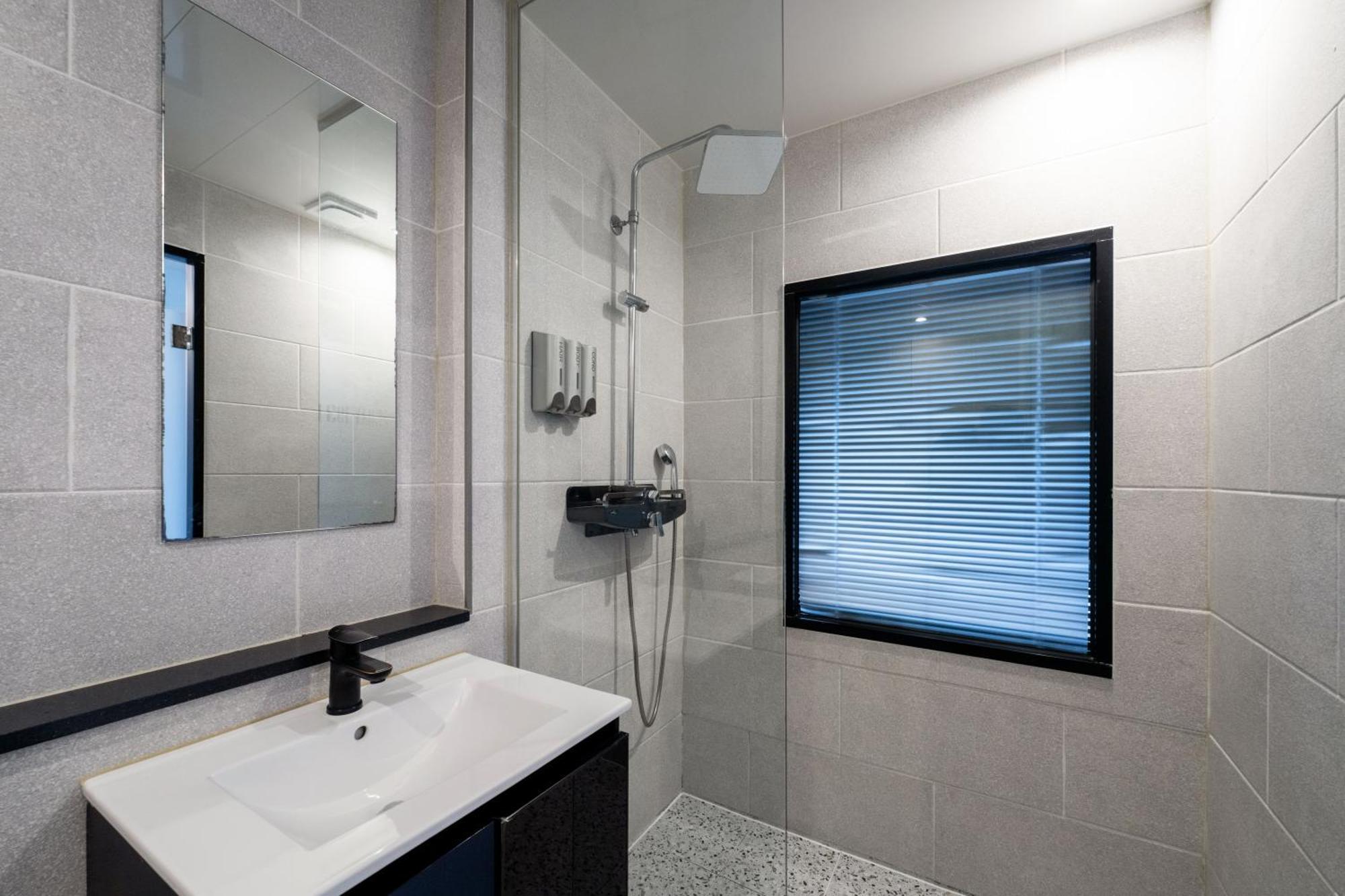 Gray 193 Hotel 2*