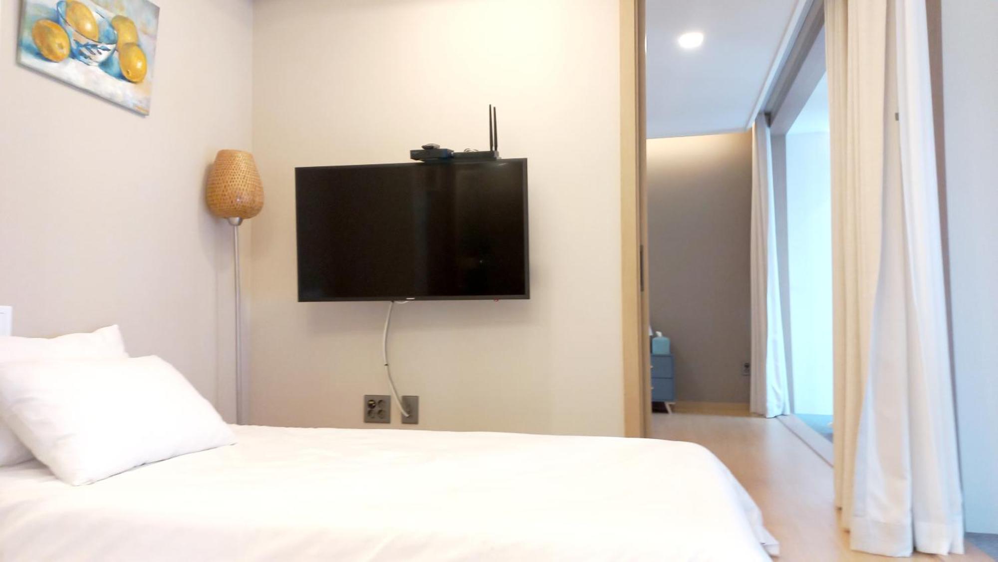 Khách sạn hẻo lánh Mansion216, Haeundae Beach's New Is 2 Minutes Away From Haeundae Station And Offers Luggage Storage Service And Early Check-in, 31st Floor View Busan