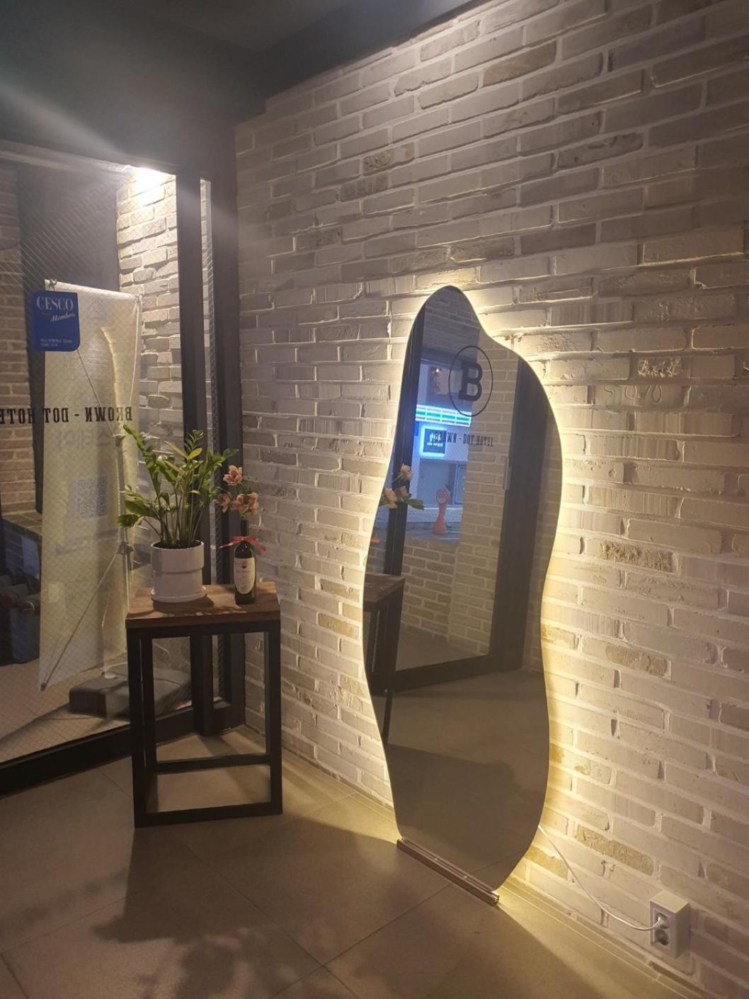 Brown-dot Gwangalli Busan