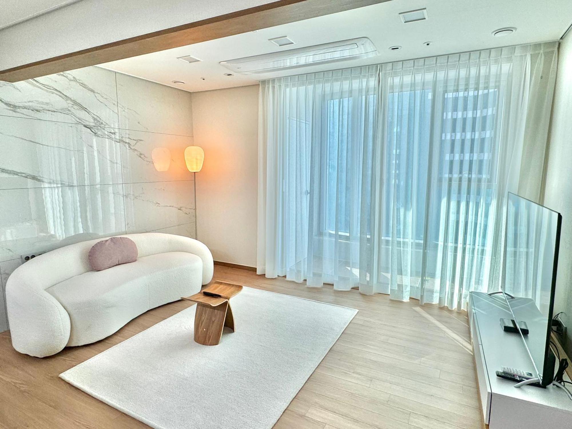G7 Station Apartment