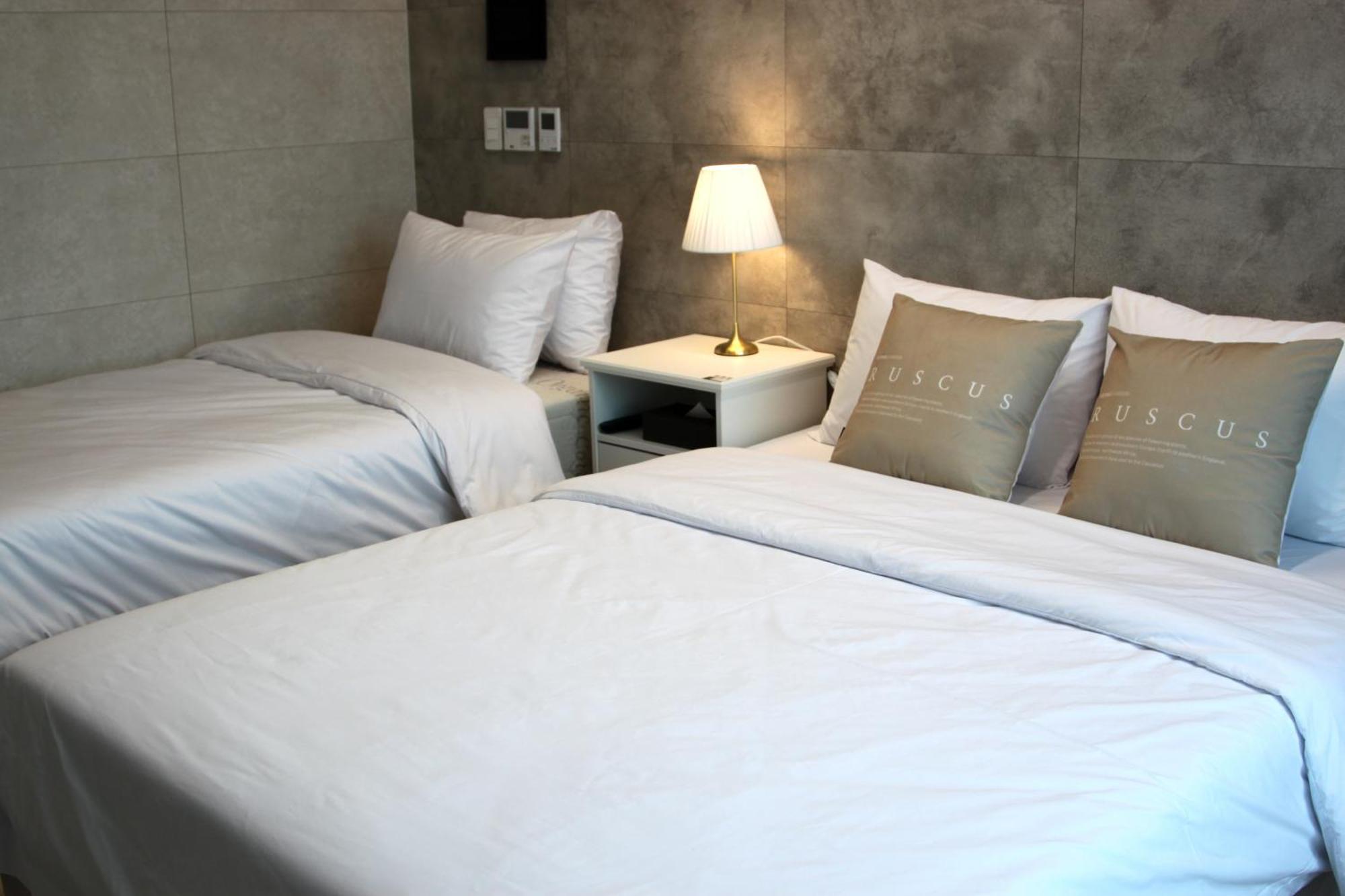 Elliy's Hotel *