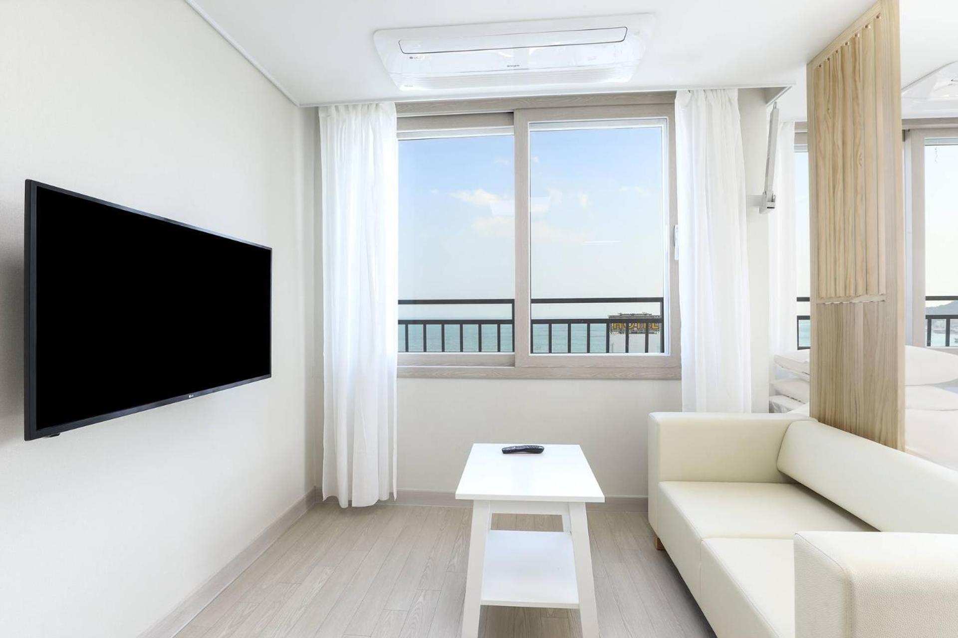 Hotel The First Ocean Songjeong *