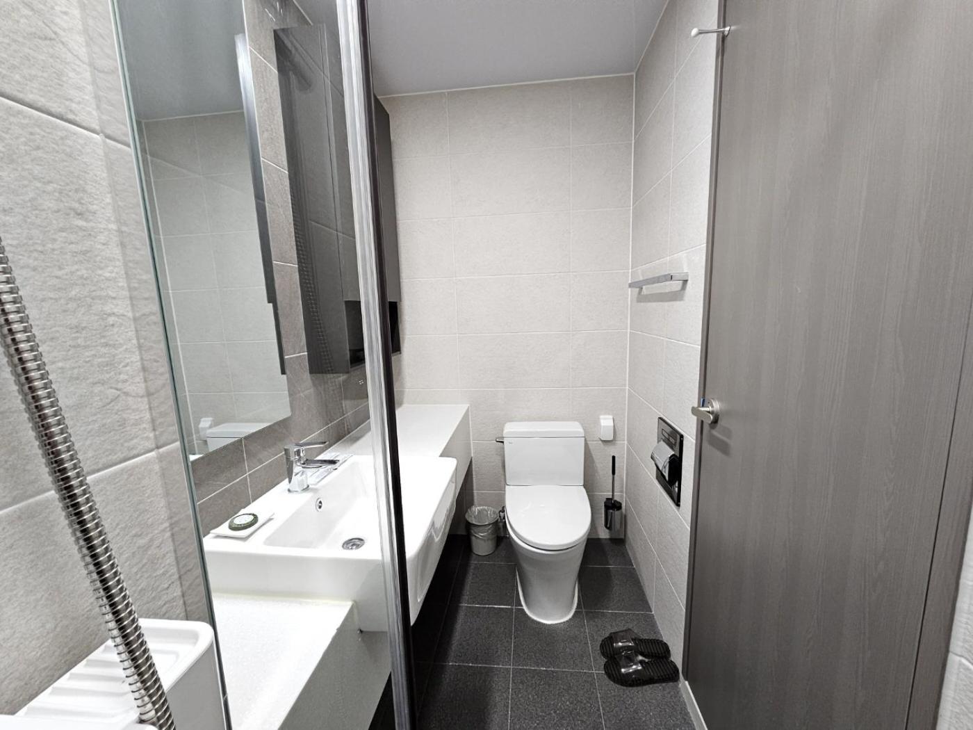 Hotel Elliy's *