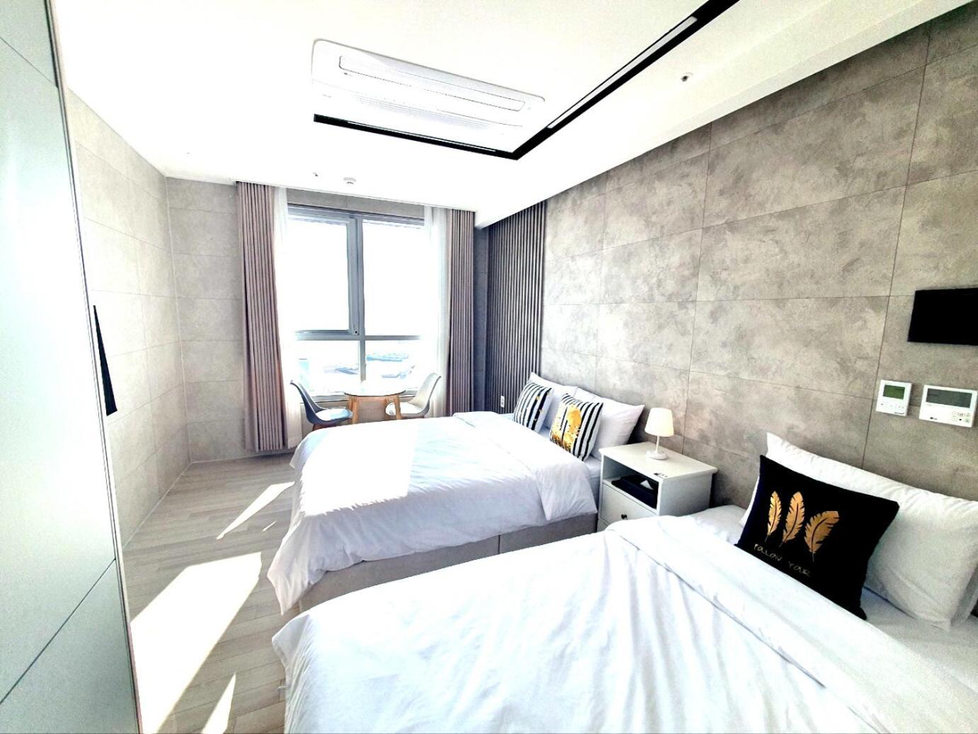Hotel Elliy's