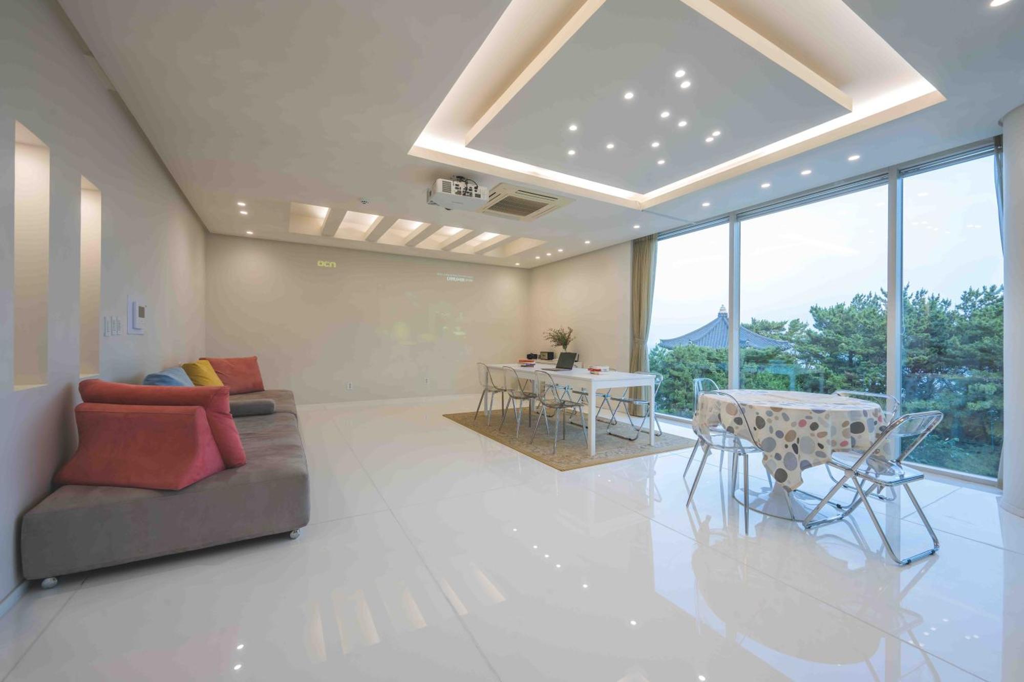 500m2 Ocean View Private Let House *