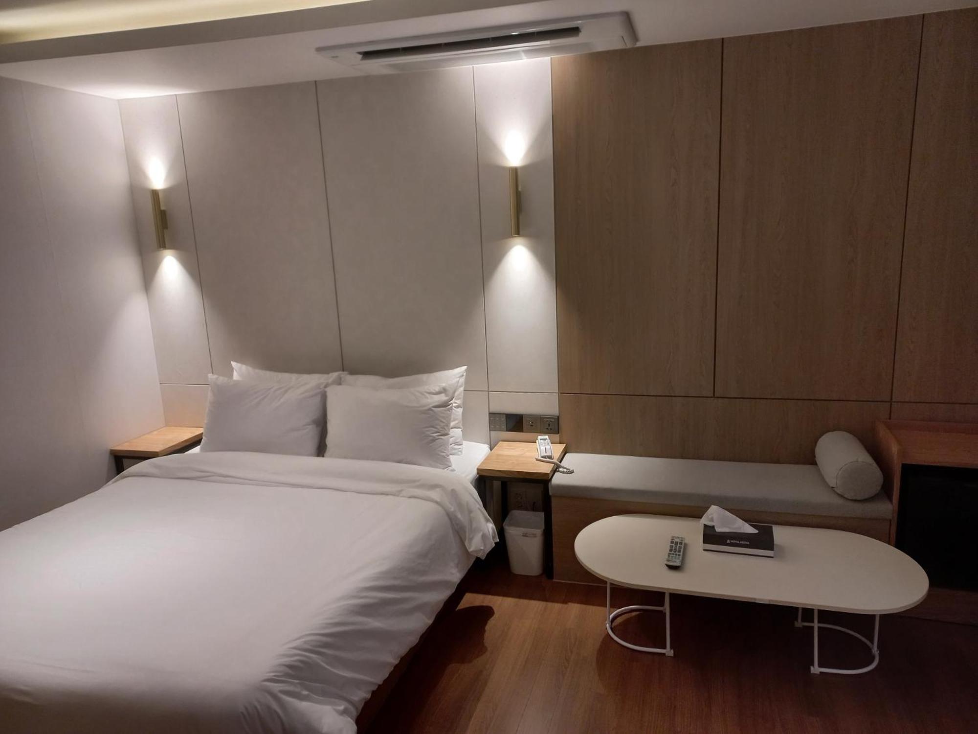 Hotel Adena