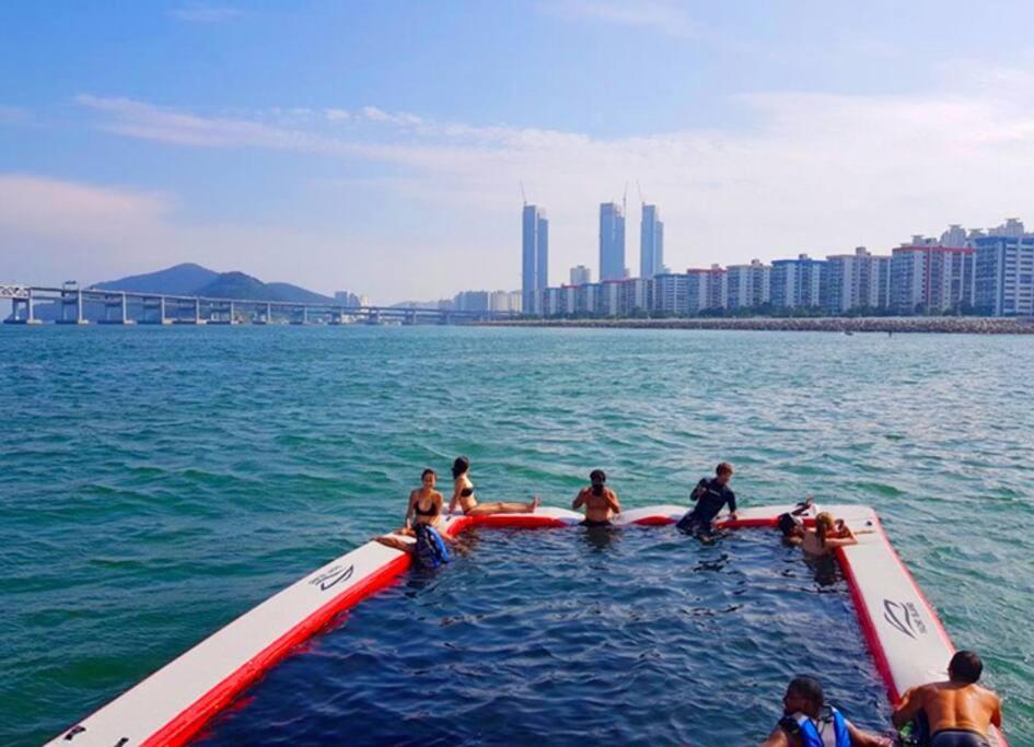 Penthouse Gwangan Located Main Enterance Of The Beach! Free Parking & Bbq With Amazing Patio!