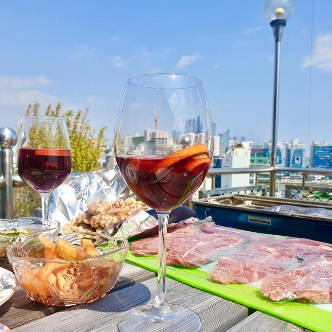 Pousada Penthouse Gwangan Located Main Enterance Of The Beach! Free Parking & Bbq With Amazing Patio! Busan