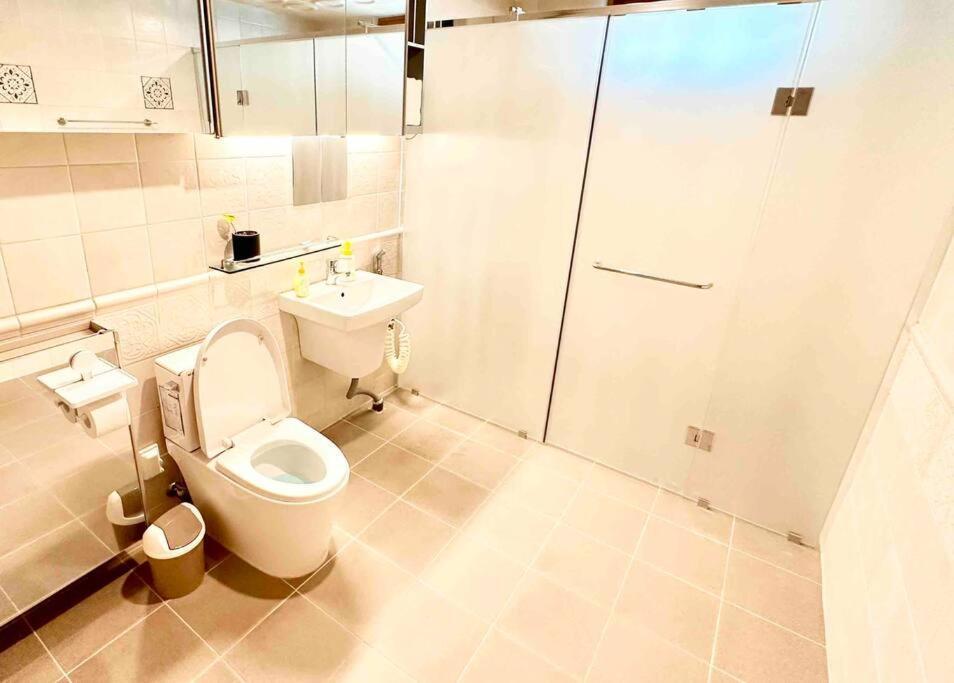 Penthouse Gwangan Located Main Enterance Of The Beach! Free Parking & Bbq With Amazing Patio! Pousada *