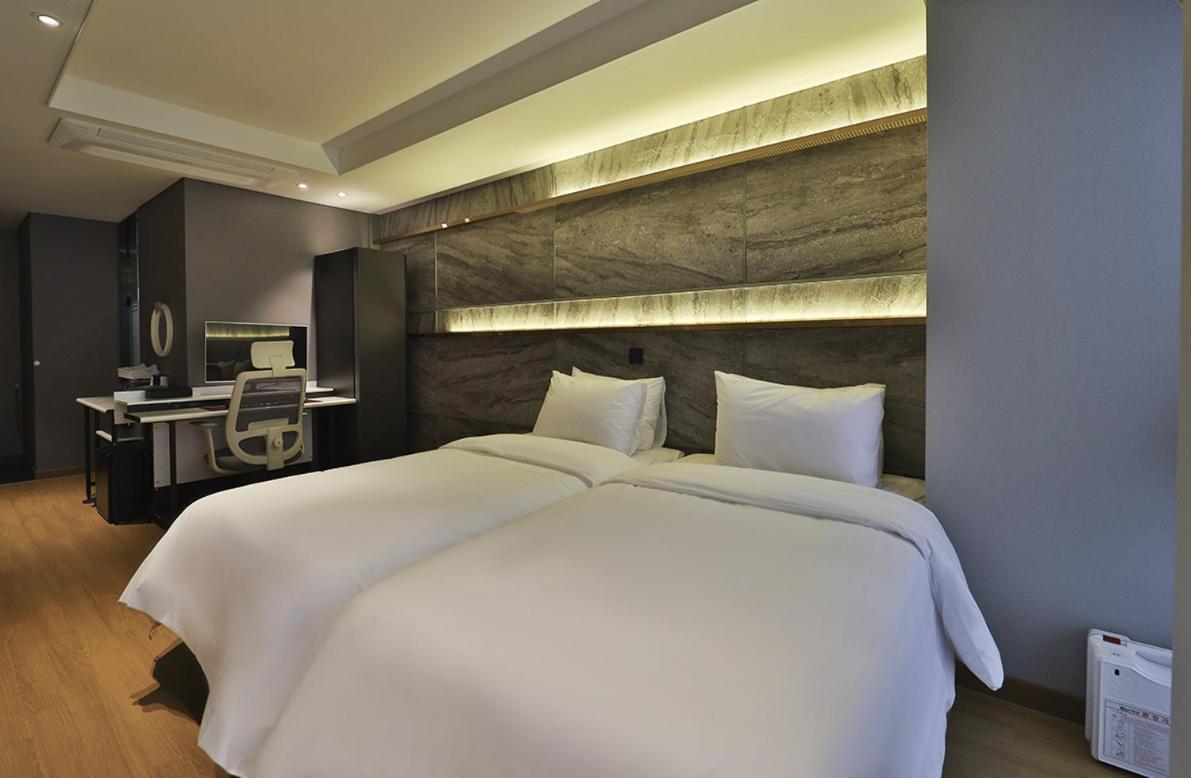 Rose Bay Hotel